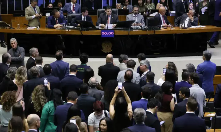 Senado define votação da PEC pelo fim da escala 6x1 para quarta-feira